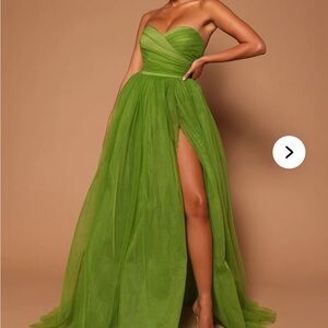 Elegant Green Strapless Evening Gown